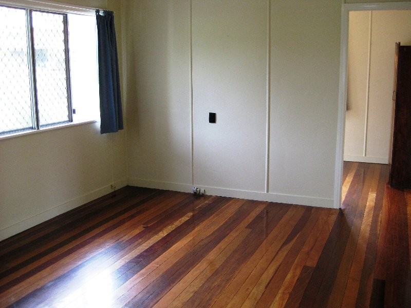 5 Blaxland Street, Eastern Heights QLD 4305