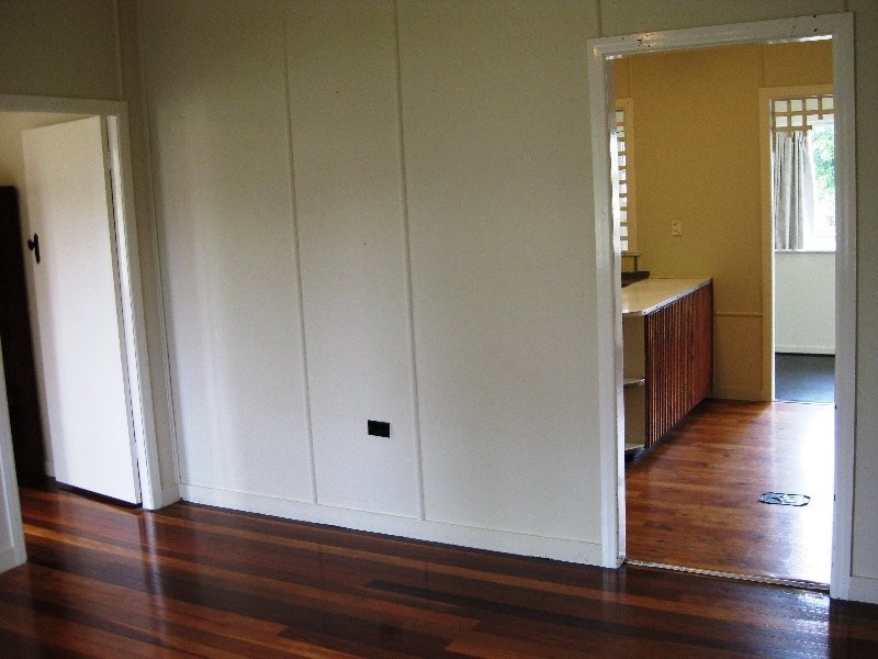 5 Blaxland Street, Eastern Heights QLD 4305