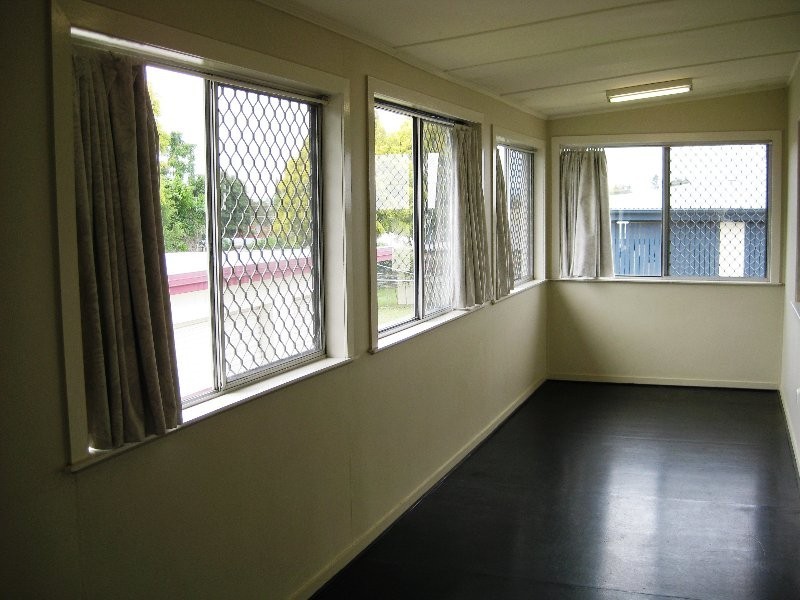 5 Blaxland Street, Eastern Heights QLD 4305