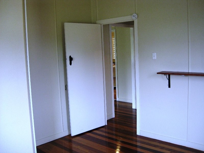 5 Blaxland Street, Eastern Heights QLD 4305