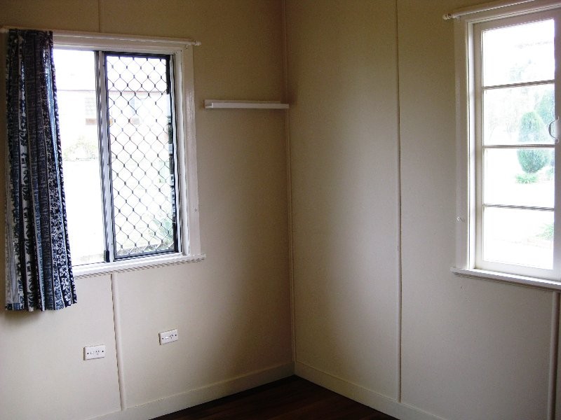 5 Blaxland Street, Eastern Heights QLD 4305