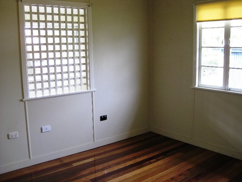 5 Blaxland Street, Eastern Heights QLD 4305