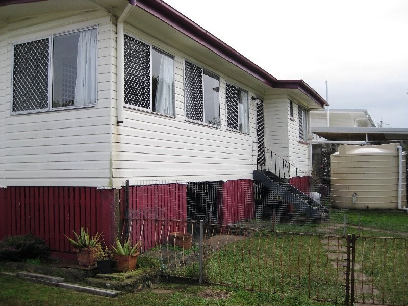 5 Blaxland Street, Eastern Heights QLD 4305