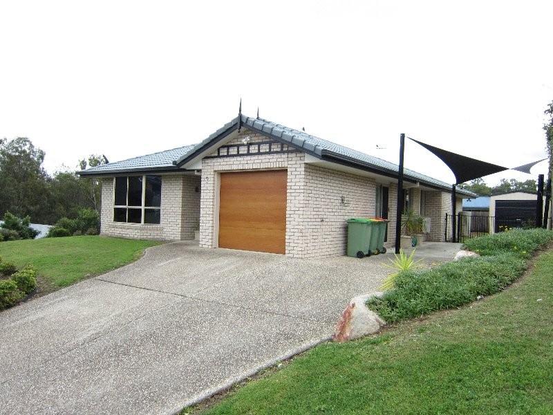 2 Falcon Court, Flinders View QLD 4305