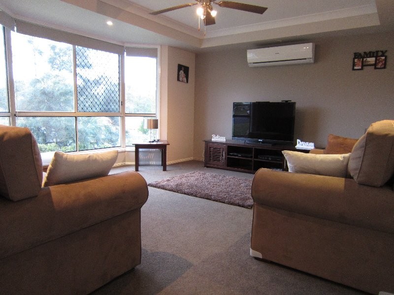 2 Falcon Court, Flinders View QLD 4305