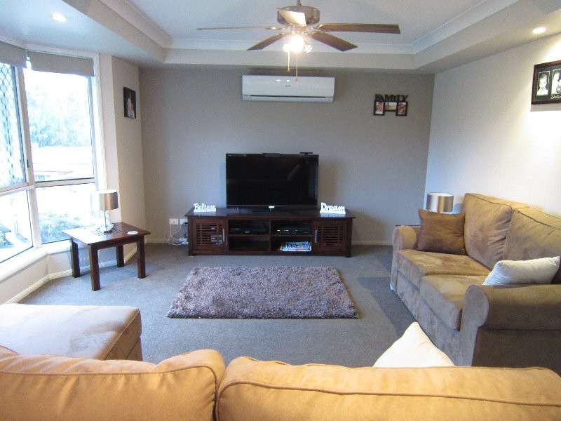 2 Falcon Court, Flinders View QLD 4305