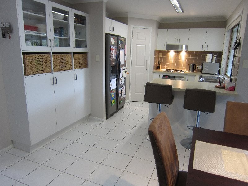 2 Falcon Court, Flinders View QLD 4305