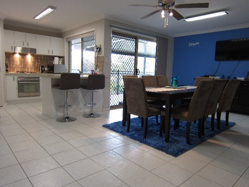 2 Falcon Court, Flinders View QLD 4305