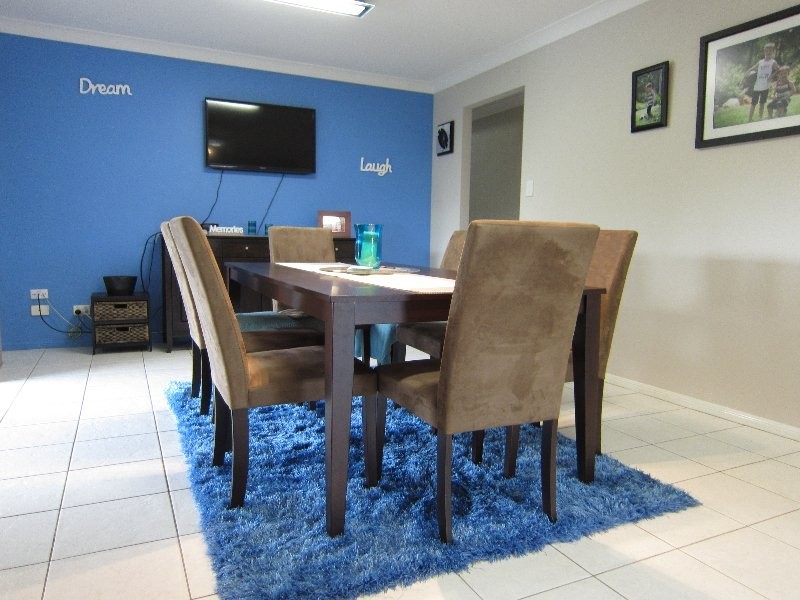 2 Falcon Court, Flinders View QLD 4305