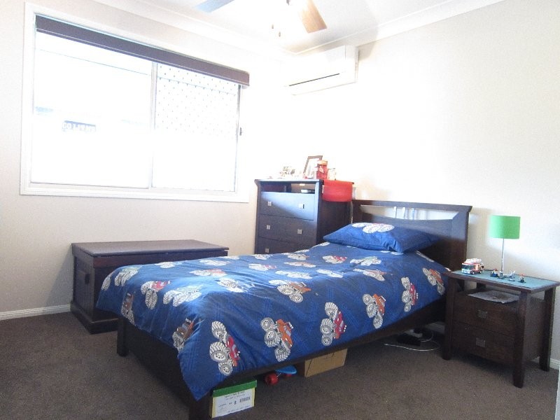 2 Falcon Court, Flinders View QLD 4305