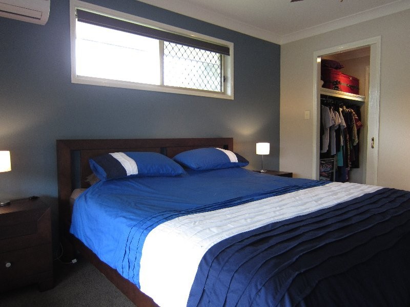 2 Falcon Court, Flinders View QLD 4305