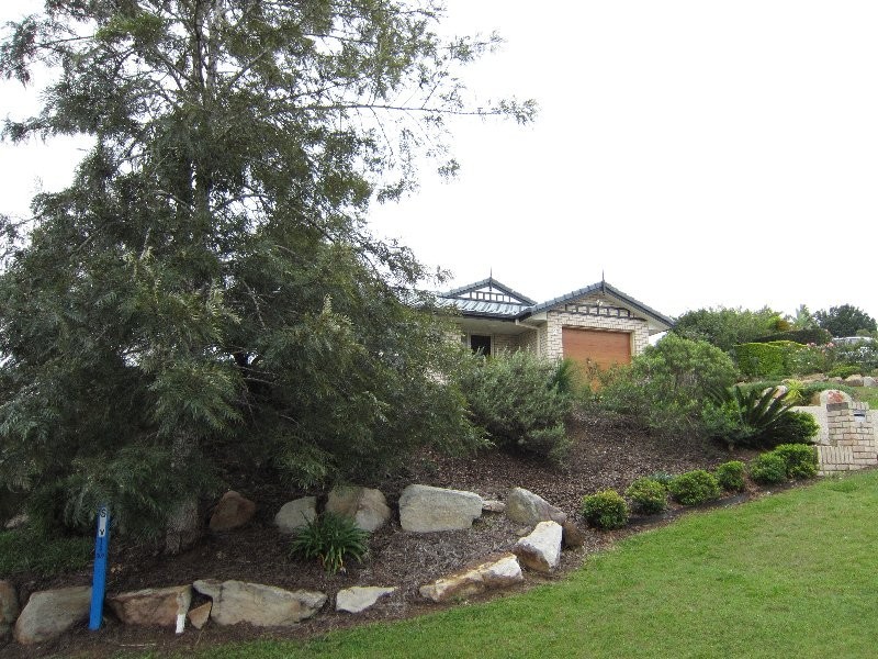 2 Falcon Court, Flinders View QLD 4305