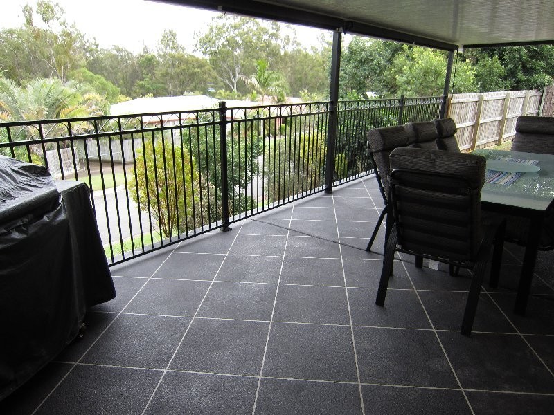 2 Falcon Court, Flinders View QLD 4305