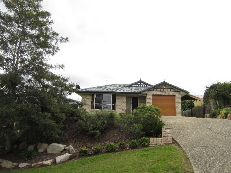 2 Falcon Court, Flinders View QLD 4305