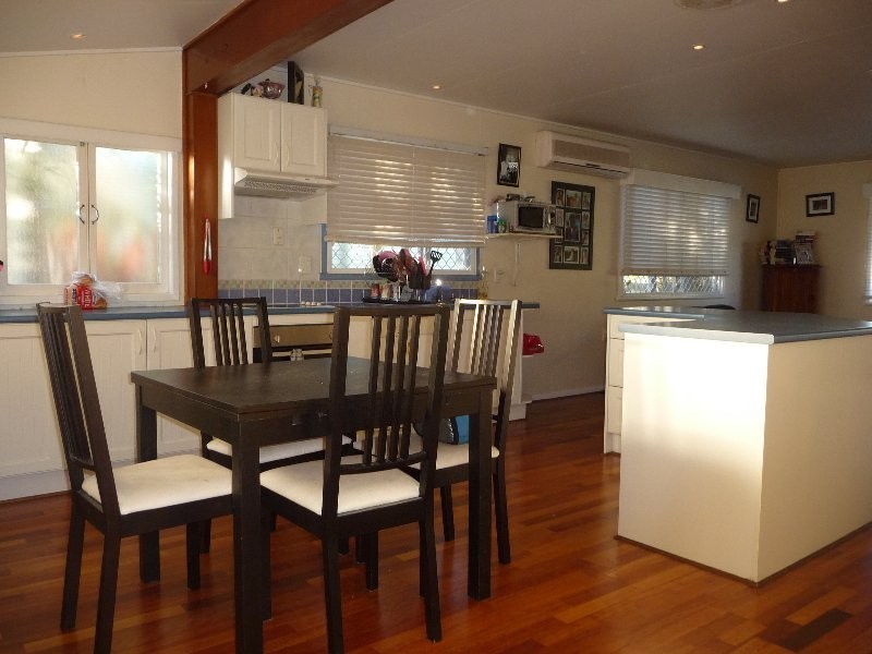 11 Cross Street, Raceview QLD 4305