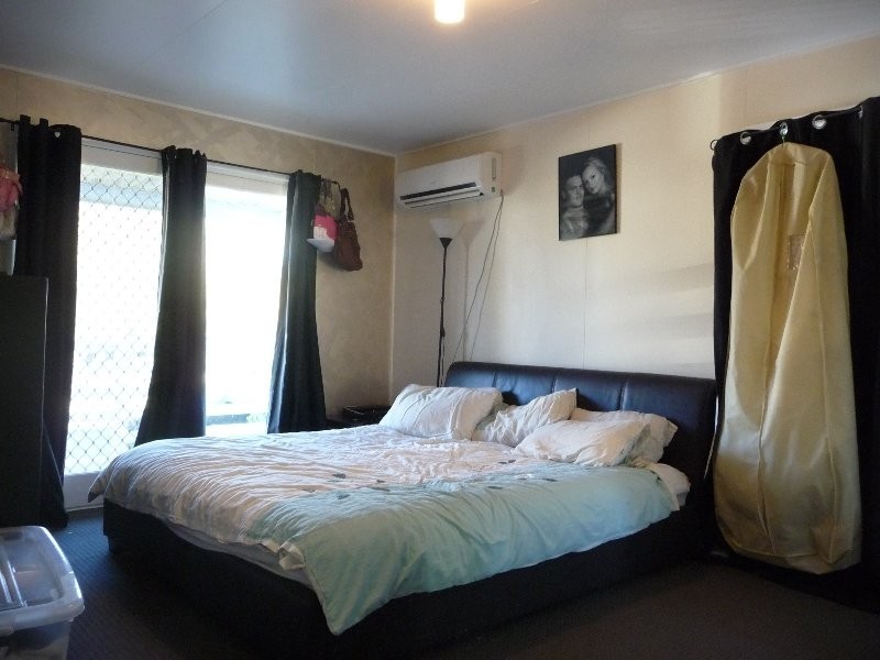 11 Cross Street, Raceview QLD 4305