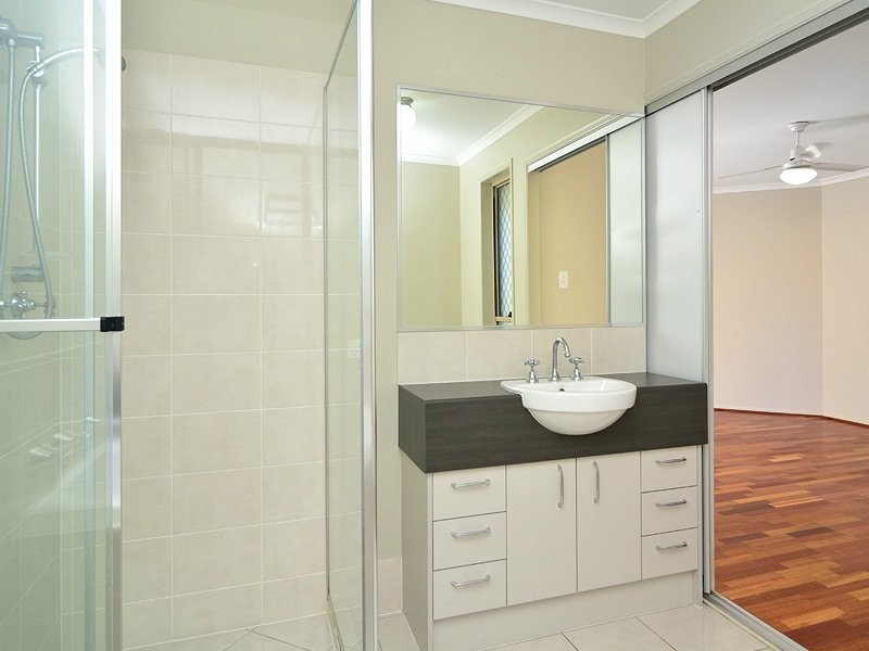 29 Ivory Close, Peak Crossing QLD 4306