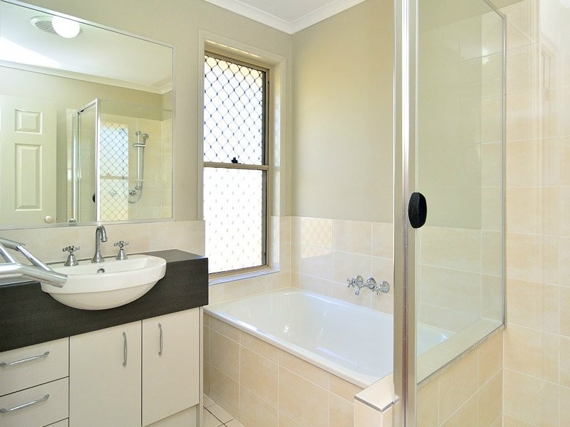 29 Ivory Close, Peak Crossing QLD 4306