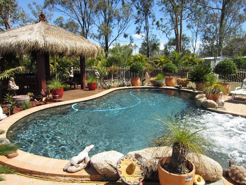 8 Amor Court, Yamanto QLD 4305