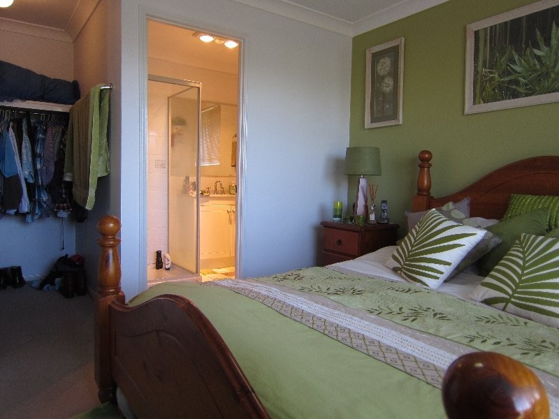 8 Amor Court, Yamanto QLD 4305