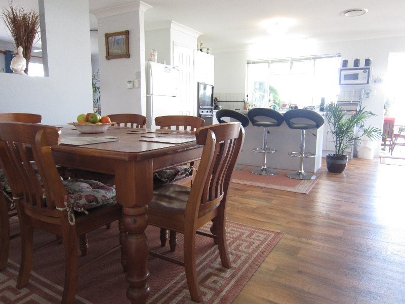 8 Amor Court, Yamanto QLD 4305