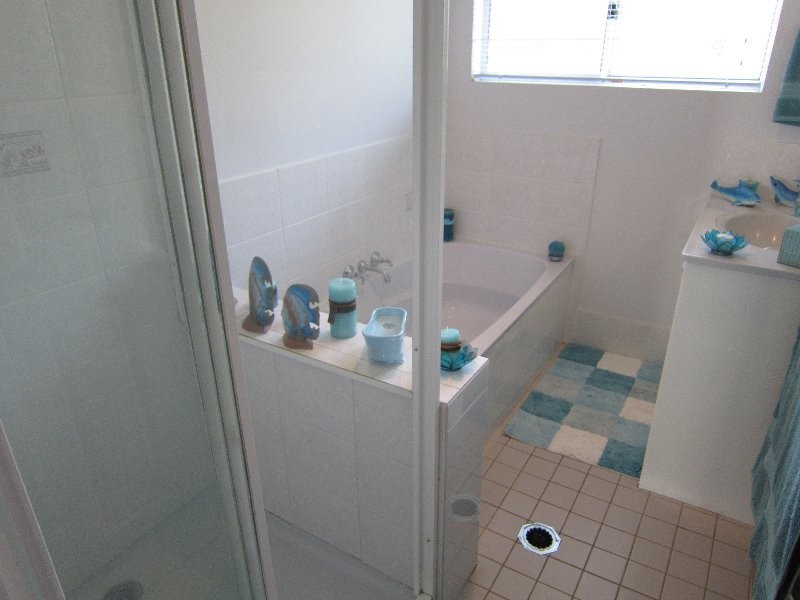 8 Amor Court, Yamanto QLD 4305