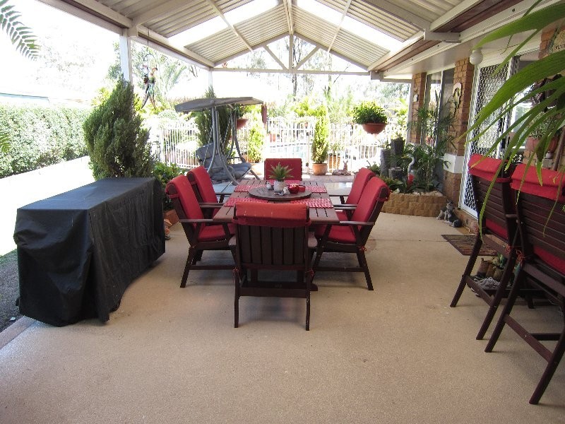 8 Amor Court, Yamanto QLD 4305