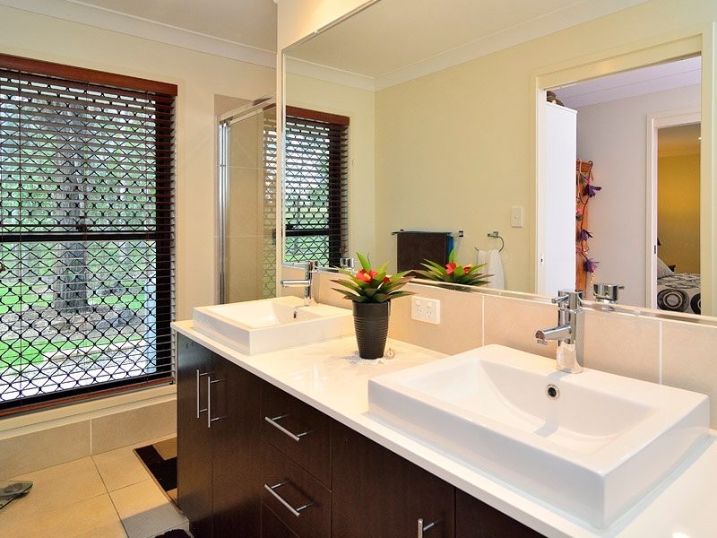 31 Warren Court, Willowbank QLD 4306