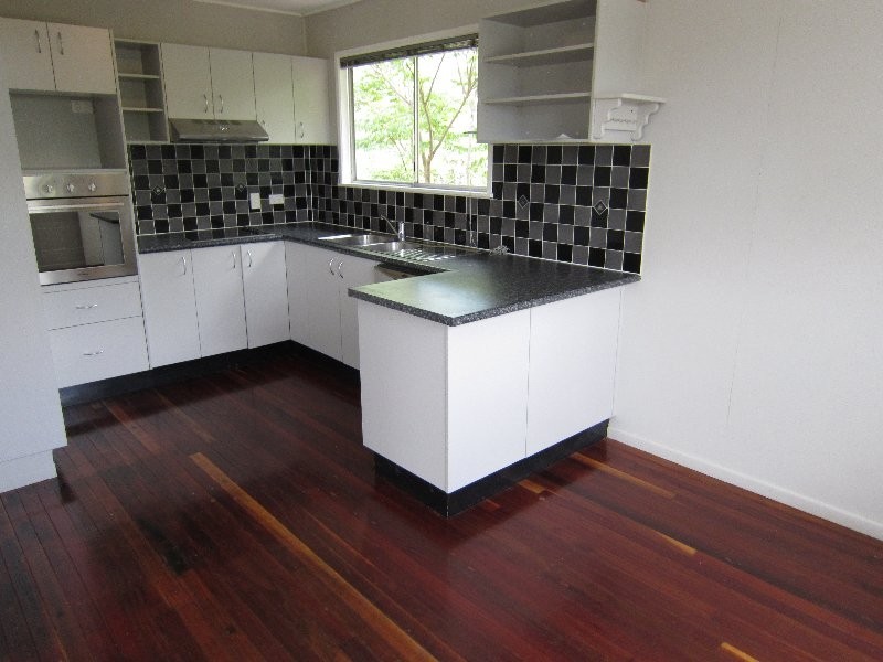 1 Eileen Street, Flinders View QLD 4305