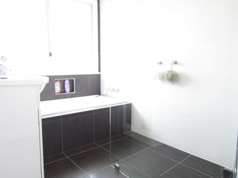 1 Eileen Street, Flinders View QLD 4305