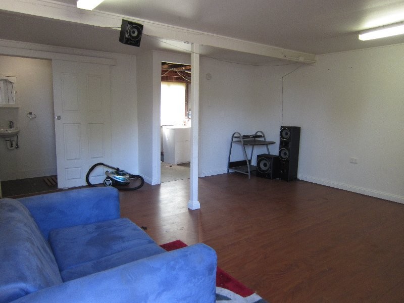 1 Eileen Street, Flinders View QLD 4305