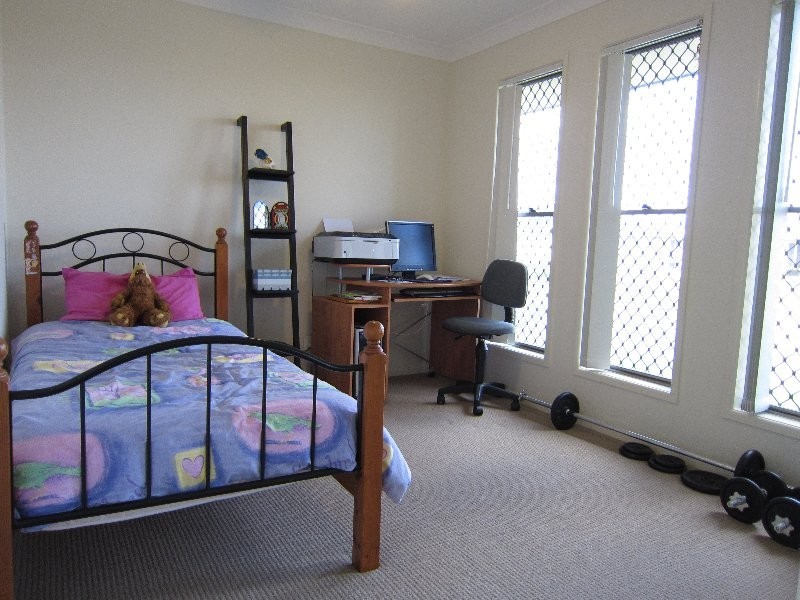 4 Petal Place, Yamanto QLD 4305