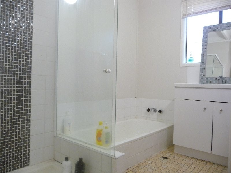 4 Ohanlon Street, Woodend QLD 4305
