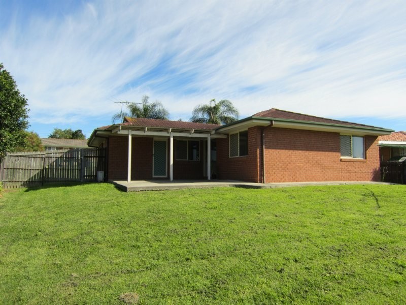 3 Hillcrest Place, Flinders View QLD 4305