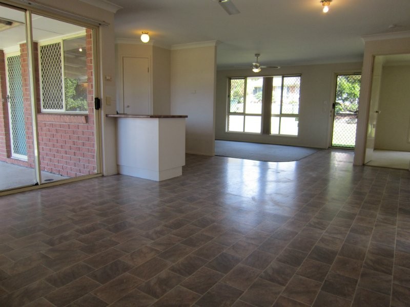 3 Hillcrest Place, Flinders View QLD 4305