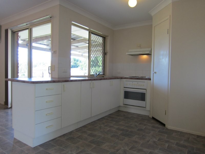 3 Hillcrest Place, Flinders View QLD 4305