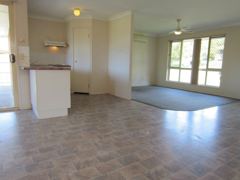 3 Hillcrest Place, Flinders View QLD 4305