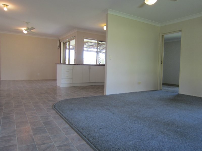 3 Hillcrest Place, Flinders View QLD 4305