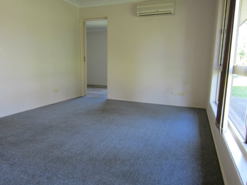 3 Hillcrest Place, Flinders View QLD 4305