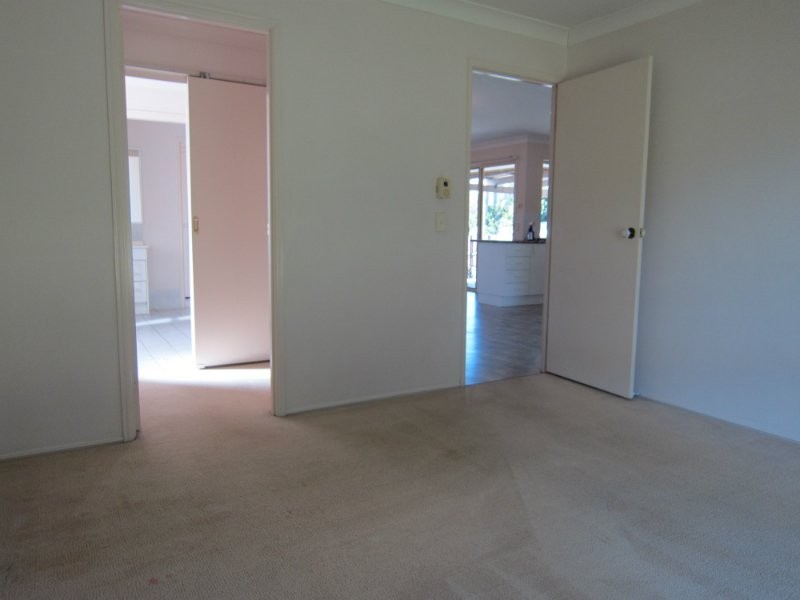 3 Hillcrest Place, Flinders View QLD 4305
