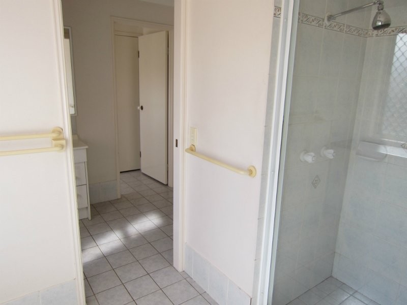 3 Hillcrest Place, Flinders View QLD 4305