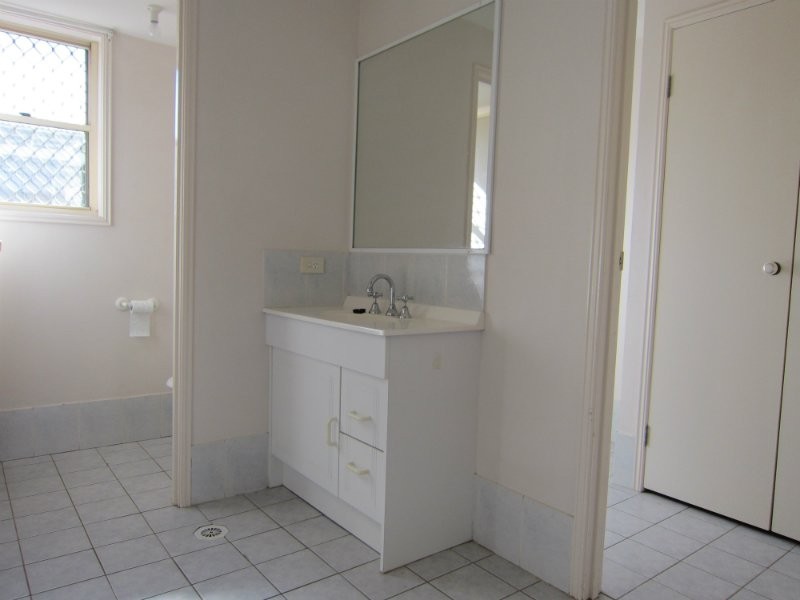 3 Hillcrest Place, Flinders View QLD 4305