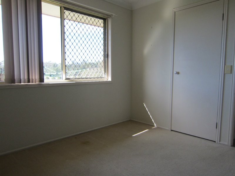 3 Hillcrest Place, Flinders View QLD 4305