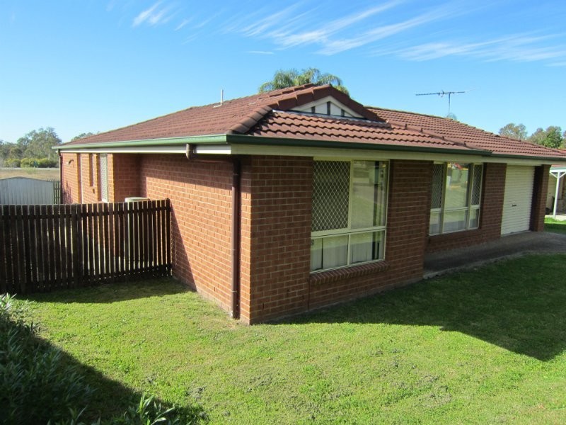 3 Hillcrest Place, Flinders View QLD 4305