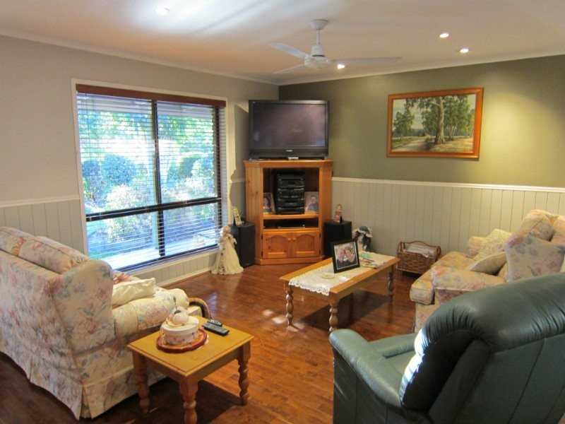 29 Flame Tree Court, Walloon QLD 4306