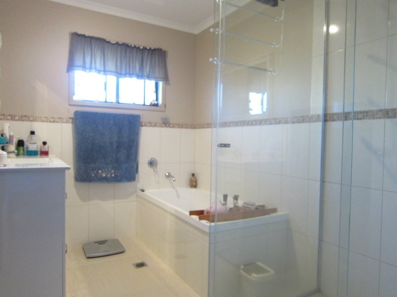 29 Flame Tree Court, Walloon QLD 4306