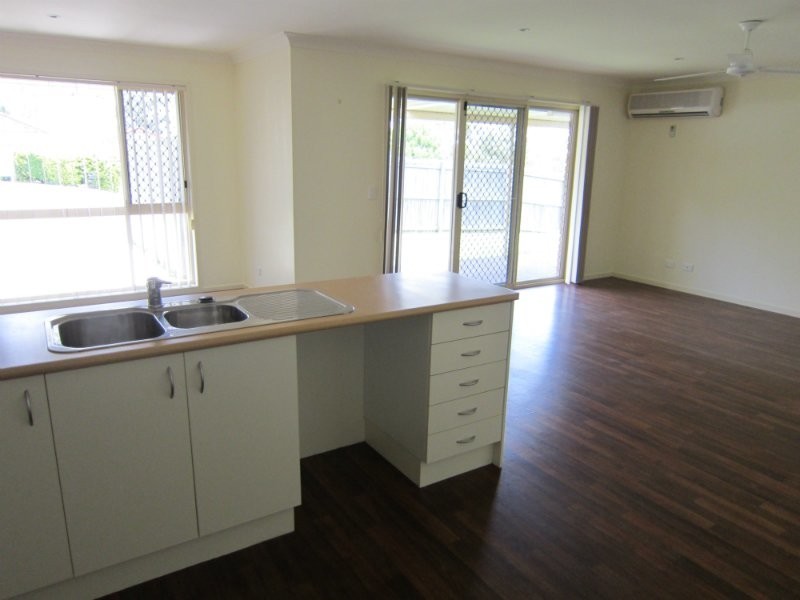 2 Cassinia Place, Flinders View QLD 4305