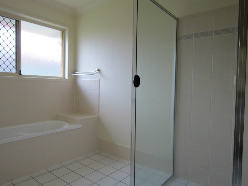 2 Cassinia Place, Flinders View QLD 4305