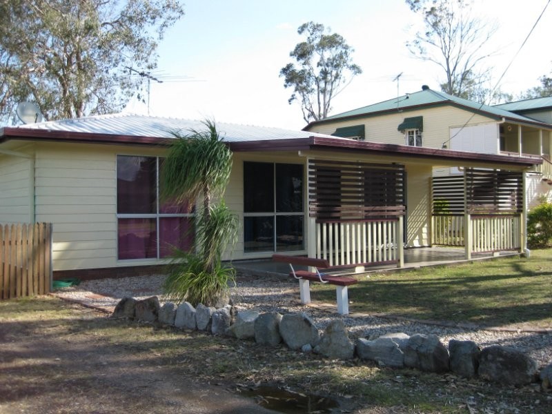 22 Calvin Street, Walloon QLD 4306