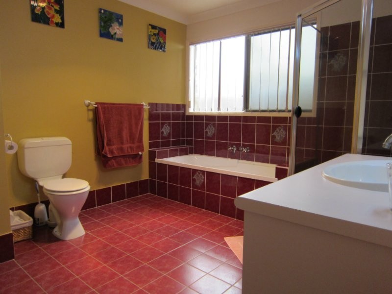 21 Calverton Court, Brassall QLD 4305